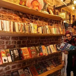 تركي يكتشف مكانًا تاريخيًّا بإسطنبول ويحوّله إلى مركز ثقافي