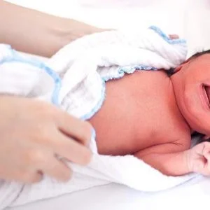 التطعيم ضد الأنفلونزا يحمي الأطفال من مضاعفات الفيروس