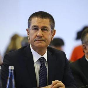 وزير الدفاع التركي: قدمنا عروضًا لتوريد منظومة “باتريوت”