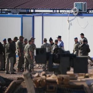 رئيس الأركان التركي يتفقد الوحدات على الحدود مع سوريا