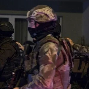 الأمن التركي يوقف 27 مشتبها فيه بالانتماء إلى “بي كا كا” في إزمير