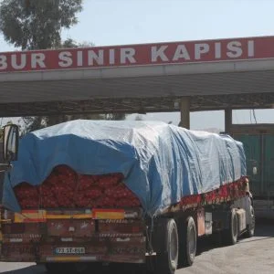 شاحنات مساعدات تركية تصل معبر خابور الحدودي مع العراق