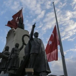 تركيا تشهد حدادا وطنيا تضامنا مع ضحايا الهجوم الإرهابي