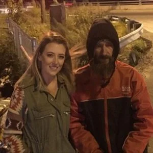 شهامة متشرد تنتشله من الفقر إلى الغنى