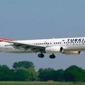 طائرة تركية تغير وجهتها لإسعاف مريض