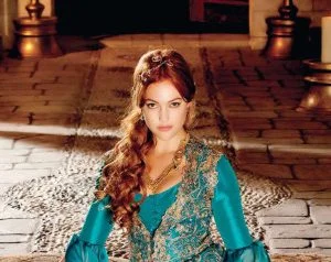 مريم أوزارلي تفكر بجدية في الزواج من مذيع مصري