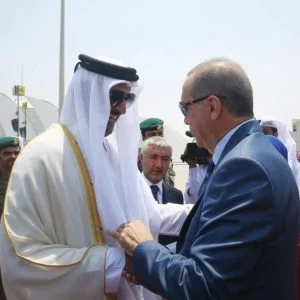 أردوغان يصل الدوحة قادماً من الكويت