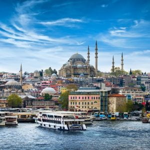 اسطنبول ومدينتان عربيتان من بين أكثر 25 وجهة مفضلة للسياح