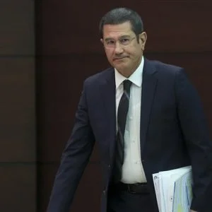 وزير الدفاع التركي يحضر اجتماع الناتو في بروكسل