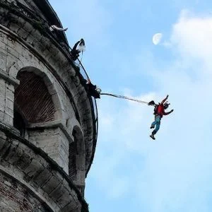 تركي يقفز من برج غلطة بإسطنبول