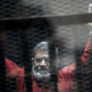 مرسي في 2017.. حكمان نهائيان وتراجع صحي و3 سيناريوهات مستقبلية