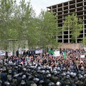 الولايات المتحدة وبريطانيا تؤكدان على حق الإيرانيين في “التظاهر السلمي”