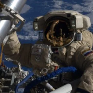 عودة 3 رواد فضاء للأرض