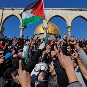 اتحاد “علماء المسلمين” يطالب قمة إسطنبول بـ”خارطة طريق للوحدة وتحرير القدس”
