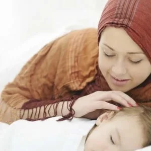 مفاجأة .. احتضان الطفل يؤثر على حمضه النووي!