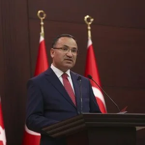 بوزداغ: على منظمة التعاون الإسلامي اتخاذ موقف يتجاوز الإدانة