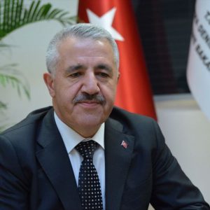 وزير المواصلات التركي يعلن افتتاح أطول نفق في البلاد