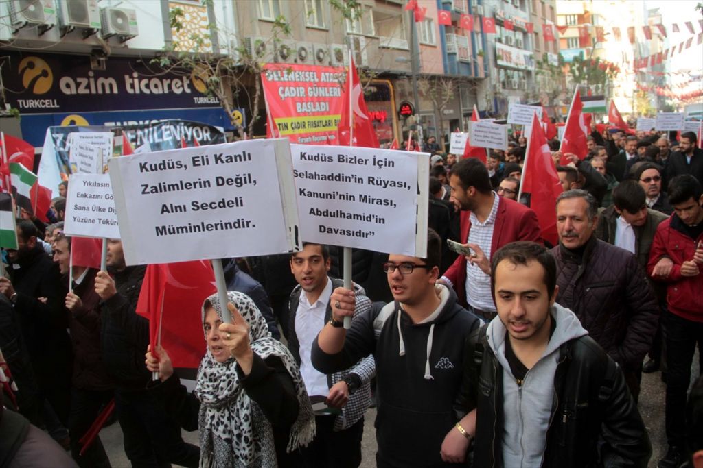 بالصور.. المظاهرات في تركيا مستمرة رفضا للاعتراف بالقدس عاصمة لإسرائيل 3