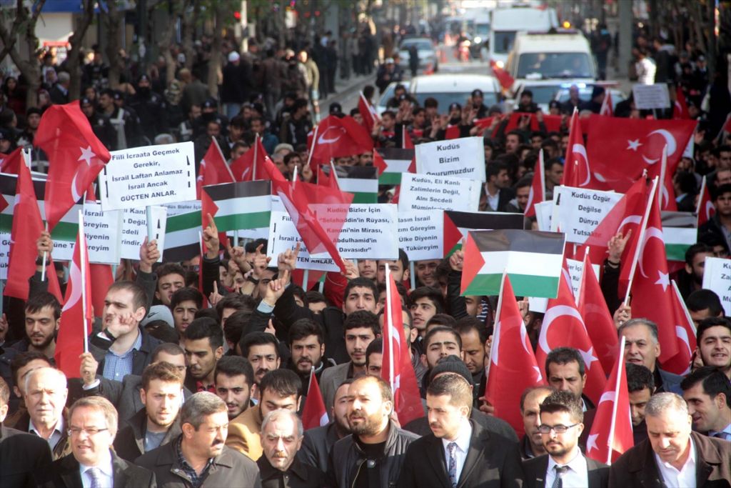 بالصور.. المظاهرات في تركيا مستمرة رفضا للاعتراف بالقدس عاصمة لإسرائيل 5