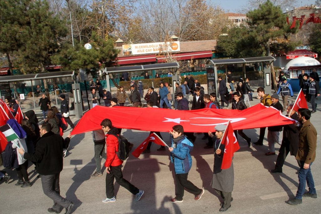 بالصور.. المظاهرات في تركيا مستمرة رفضا للاعتراف بالقدس عاصمة لإسرائيل 15