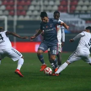 رغم التعادل.. بشيكطاش يتأهل لثمن نهائي كأس تركيا