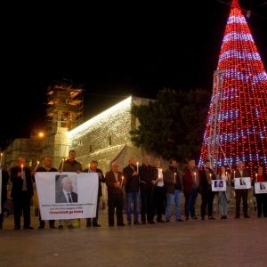 متظاهرون في “كنيسة المهد” يرفضون زيارة مايك بنس لفلسطين