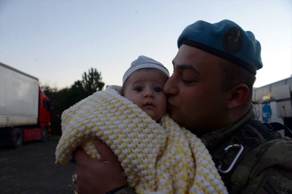 مشاهد مؤثرة.. جنود اتراك يودعون عائلاتهم قبل توجههم الى مدينة الباب السورية 15