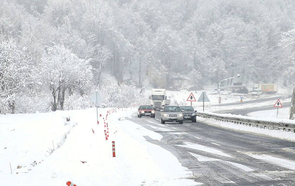 شاهد.. ثلوج كثيفة تتساقط على ولايات شرق تركيا 4 شاهد.. ثلوج كثيفة تتساقط على ولايات شرق تركيا 3