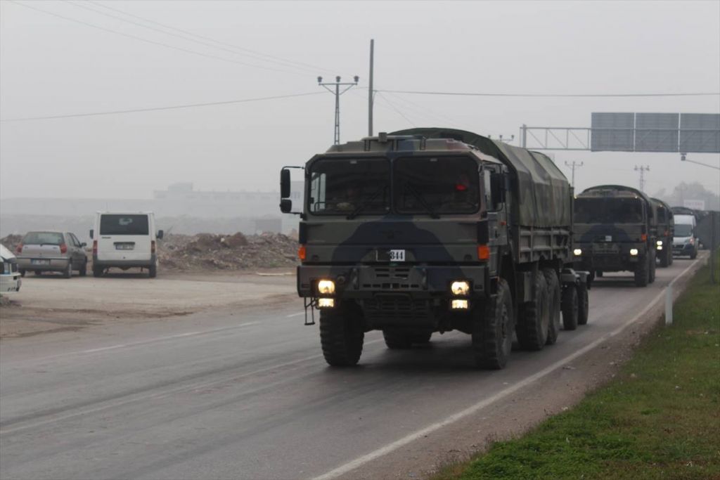 تركيا ترسل تعزيزات عسكرية الى حدودها مع سوريا 3