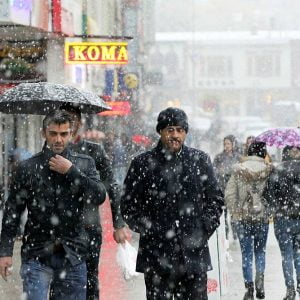 شاهد.. ثلوج كثيفة تتساقط على ولايات شرق تركيا