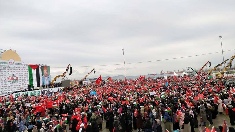 مئات الآلاف في مظاهرة حاشدة بإسطنبول رفضًا لقرار ترامب. 4 مئات الآلاف في مظاهرة حاشدة بإسطنبول رفضًا لقرار ترامب. 3