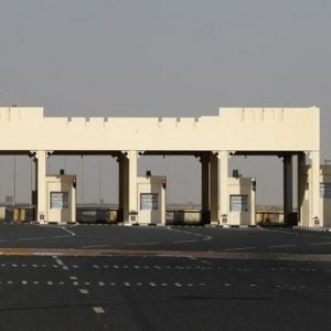 السعودية تغلق منفذها البري الوحيد مع قطر “نهائياً”