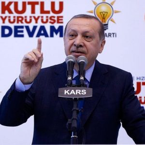 أردوغان: من يسعى لتقسيم بلادنا سنمطره بالقنابل
