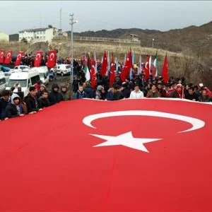 في برد قارس.. أتراك يحيون الذكرى الـ103 لمعركة “صاري قامش”