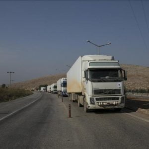 عبر تركيا..13 شاحنة مساعدات أممية تتجه إلى إدلب السورية