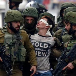 الطفل “الجنيدي” يروي من معتقله تفاصيل تنكيل الجنود الإسرائيليين به