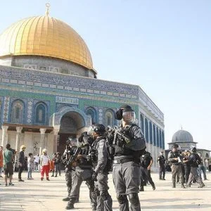 على البشر والأرض والحجر.. حرب إسرائيلية في القدس الشرقية