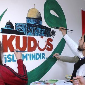 “القدس إسلامية”.. لوحة عبّر فيها سوريون بتركيا عن رفضهم قرار ترامب