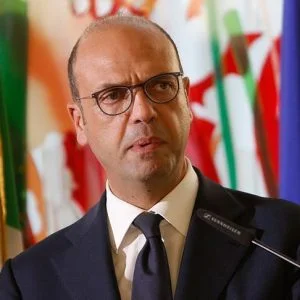 ألفانو: التفاوض ونبذ العنف السبيل الوحيد لتقرير وضع القدس