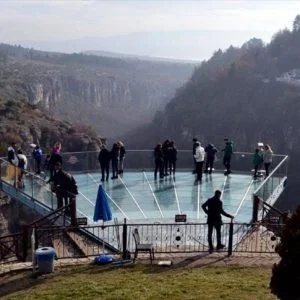 تركيا.. شرفة زجاجية تستقبل 450 ألف زائر خلال 11 شهرًا