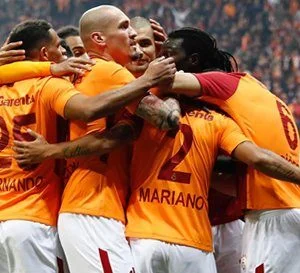 جالطة سراي يعود إلى صدارة الدوري التركي