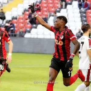 بالصور: أداما با يقود فريق غازي عنتاب لفوز كاسح!