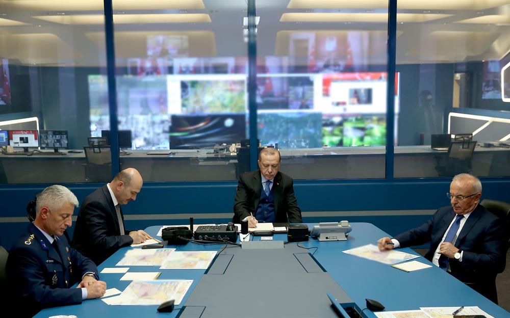 بالصور.. تعرف على المركز الذي من خلاله يتابع ارودغان كل الاحداث الجارية في تركيا 13