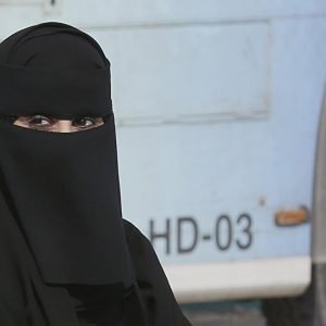 بالفيديو… سعودية تطلب من زوجها الزواج بثالثة