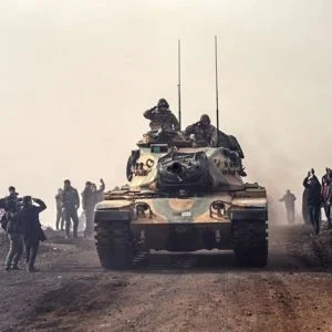 بعد صدها بالانقلاب.. الأتراك يودعون “الدبابات” لعفرين (صور)