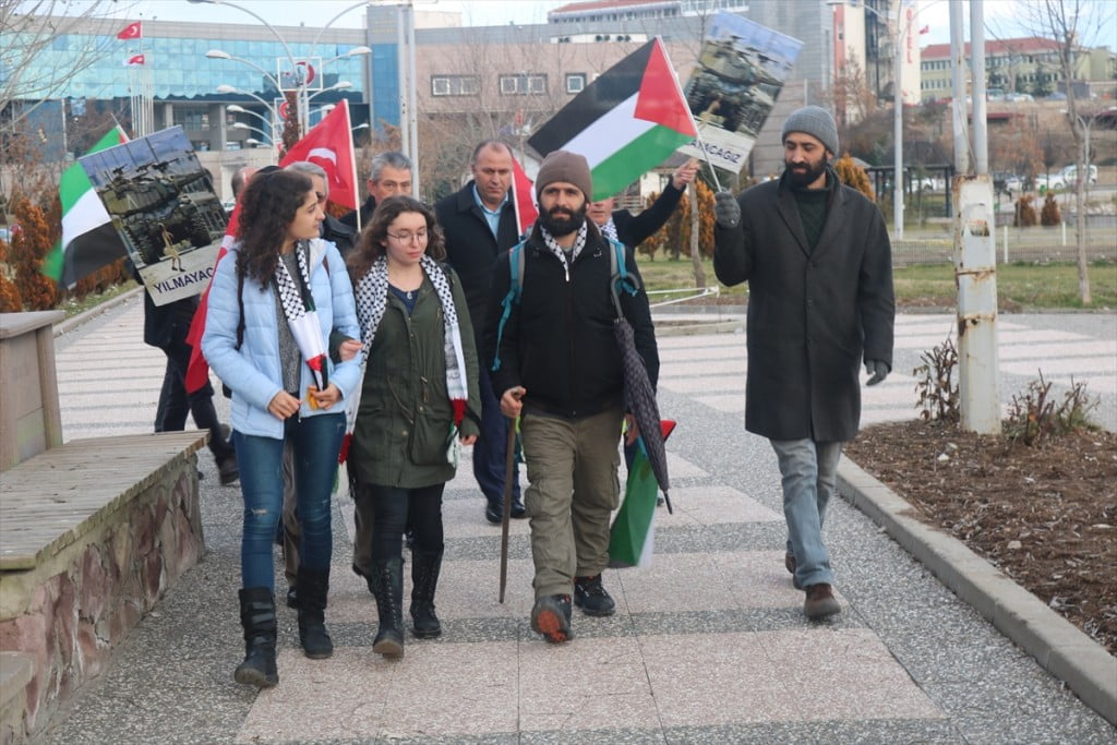 مسيرة مواطن تركي من إسطنبول إلى القدس تصل أنقرة 3