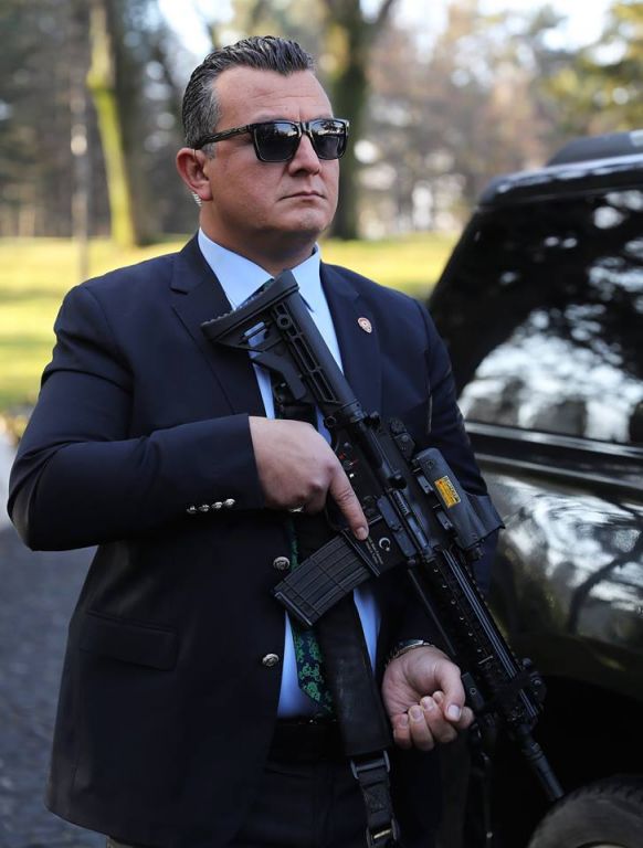 بالصور.. حرس رئيس الوزراء التركي يبدأ باستخدام بندقية محلية الصنع 6 بالصور.. حرس رئيس الوزراء التركي يبدأ باستخدام بندقية محلية الصنع 5