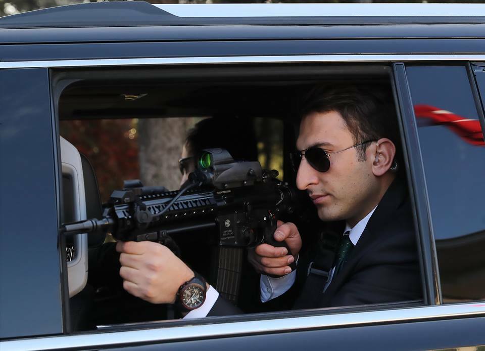 بالصور.. حرس رئيس الوزراء التركي يبدأ باستخدام بندقية محلية الصنع 8 بالصور.. حرس رئيس الوزراء التركي يبدأ باستخدام بندقية محلية الصنع 7