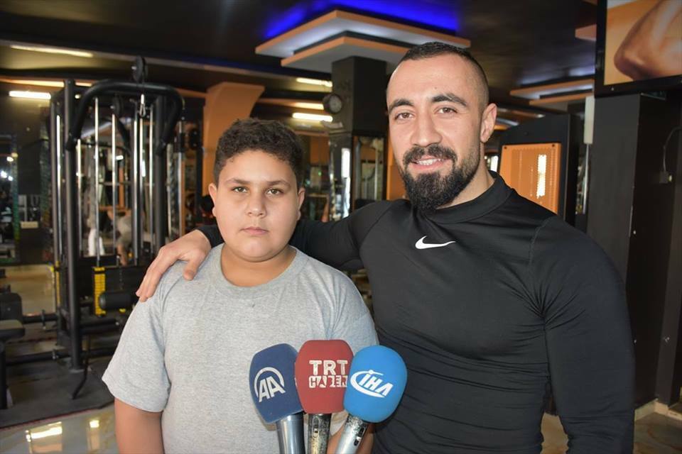 ما قصة الطفل السوري الذي تعاطف معه الاف الاتراك 9