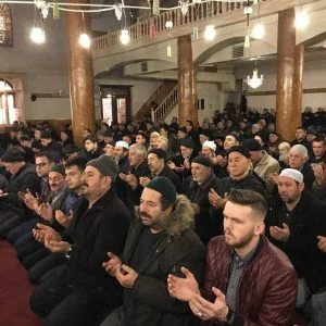 مع بدء”غصن الزيتون”.. المصلون الأتراك في 90 ألف مسجد يدعون لنصرة جيشهم “صور وفيديو”